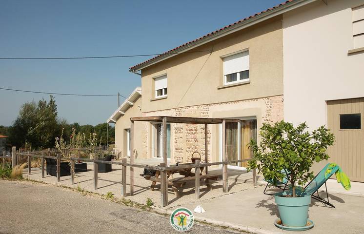 Gîte pour 7 personnes, avec jardin à Sonnay
