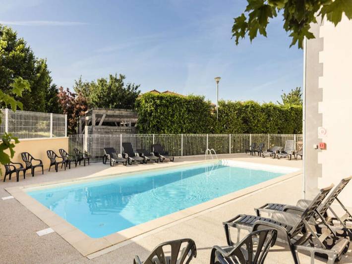 Gîte pour 8 personnes, avec piscine et terrasse, animaux acceptés à Gerzat