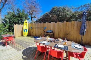 Location de vacances pour 7 personnes, avec terrasse et jardin dans Port de Navarosse