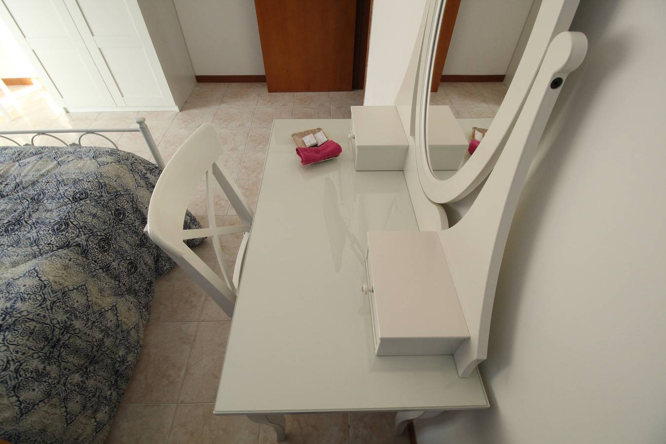 Habitación 'Nadir' con vistas a la montaña, Wi-Fi y aire acondicionado. in Ortona (Municipio), Provincia de Chieti