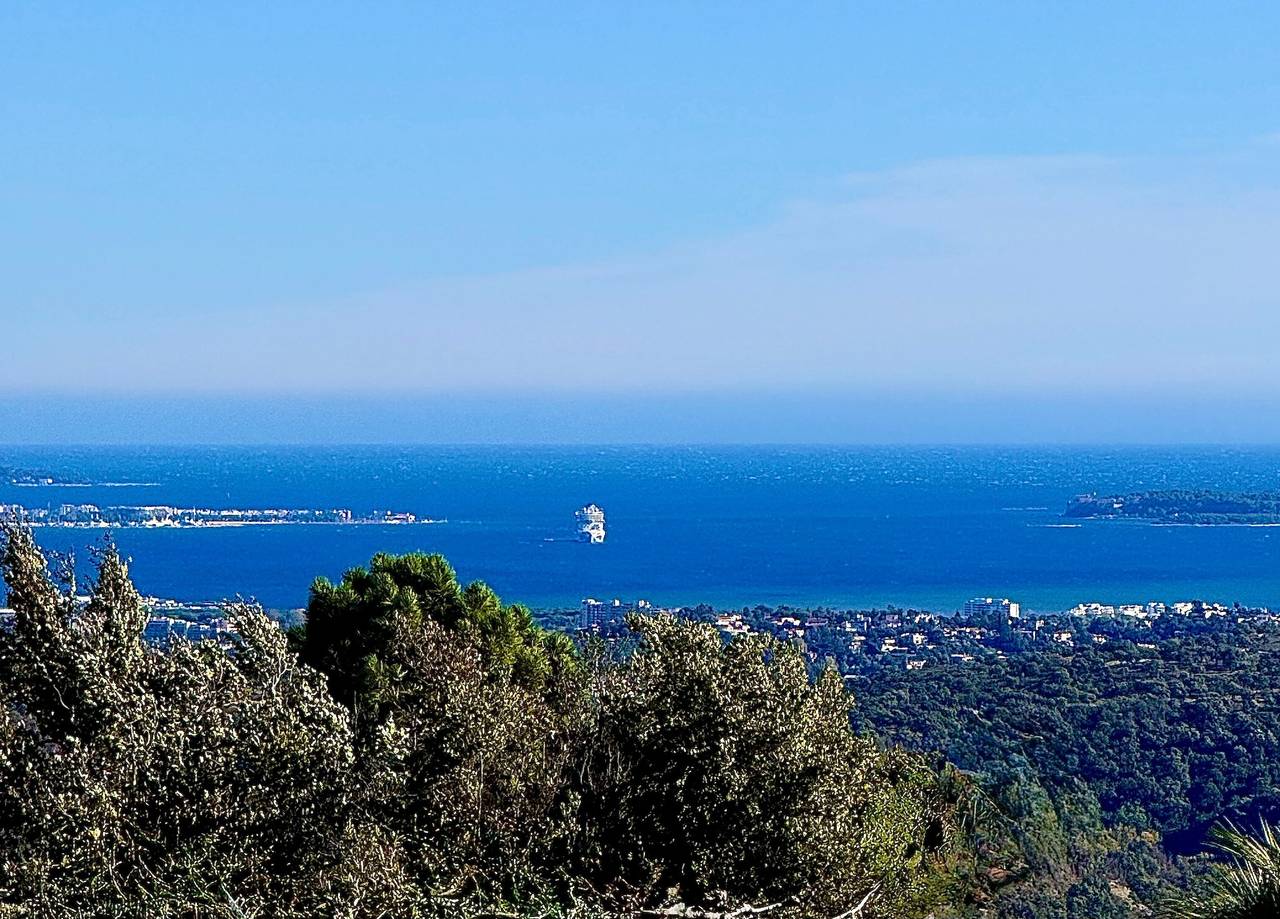 Villa 'Luxe Vue Mer Baie De Cannes' mit Meerblick, Wi-Fi und Klimaanlage in Les Adrets-de-l'Estérel, Massif de l'Esterel