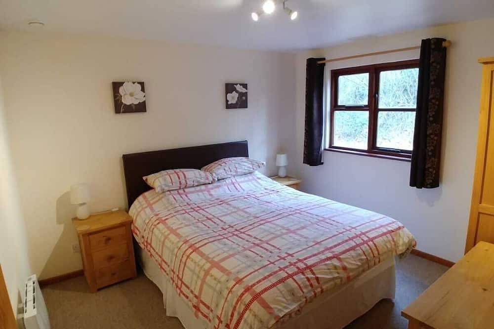 Innenpool. Schöne 2-Bett-Lodge für 4 Personen in 5 Hektar wunderschönem Wald in Shadoxhurst, Ashford und Umgebung