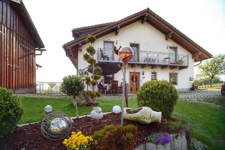 Ferienwohnung für 8 Personen, mit Balkon und Garten in Hohenau