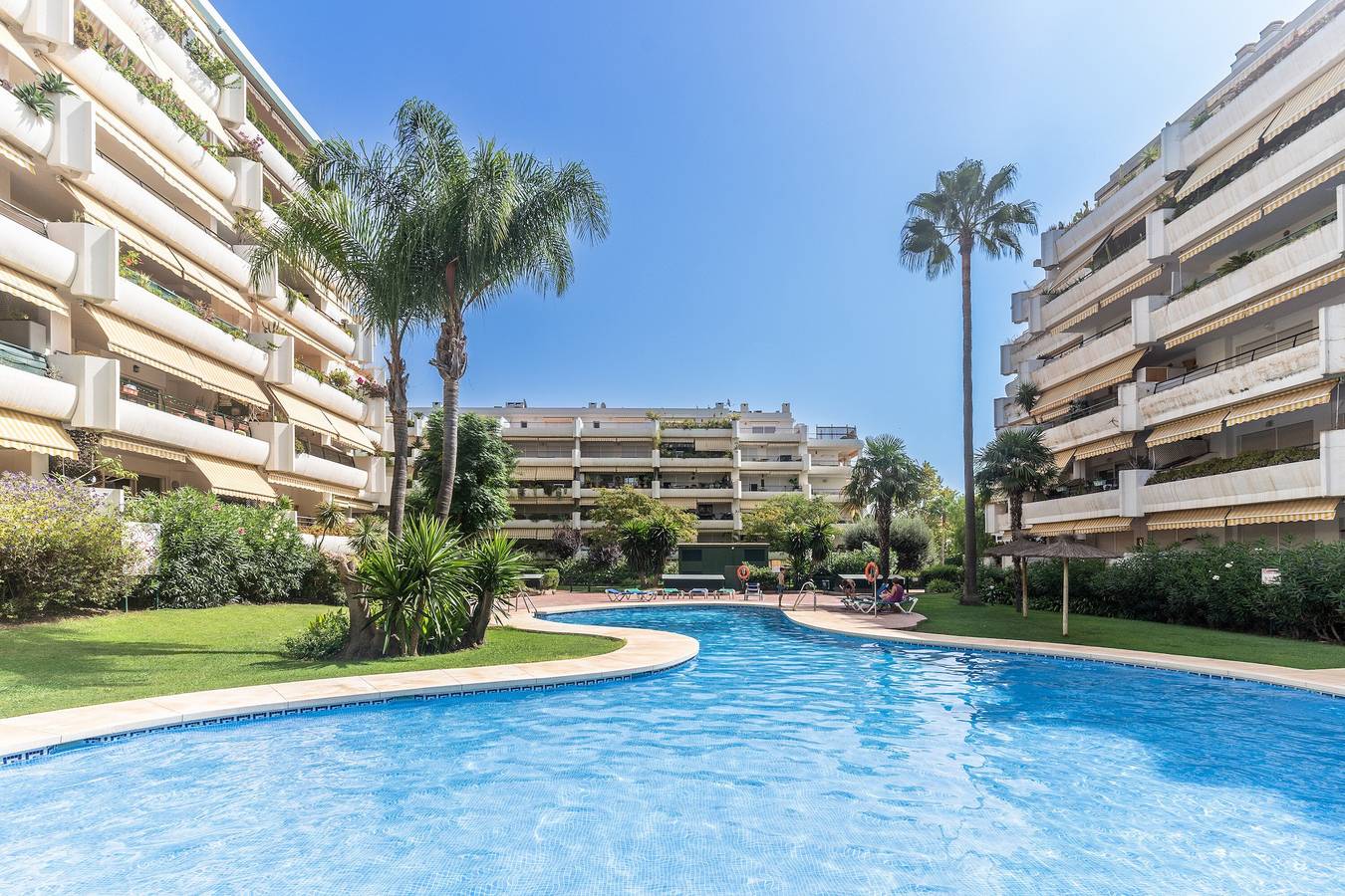 Ganze Wohnung, Ferienwohnung Guadalmina Alta mit Bergblick, Gemeinschaftspool und Wlan in San Pedro de Alcántara, Marbella