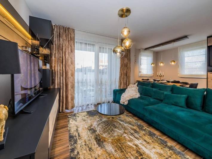 Smještaj za odmor za 4 osoba, s Balkon i Terasa, kao i Bazen u Sinj (Dalmacija)