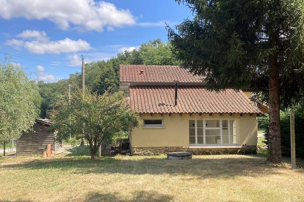 Peaceful cottage in the heart of the Limousin countryside in Rancon, Région de Bellac