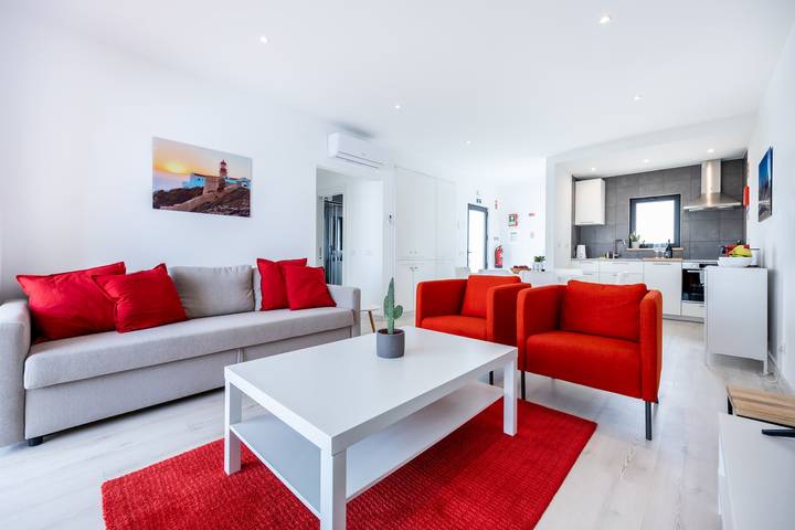 Location de vacances pour 6 personnes, avec terrasse ainsi que jardin et piscine à Sagres - 2