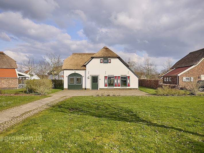 Vakantiehuis voor 11 personen, with Balkon/Terras and Terras as well as Sauna in Roggel