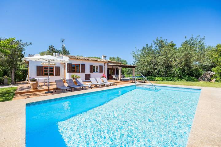 Casa de férias Can Amer com vista para a montanha, Wi-Fi, A/C, Piscina, Jardim & Terraço in Pollença, Majorca (Norte)