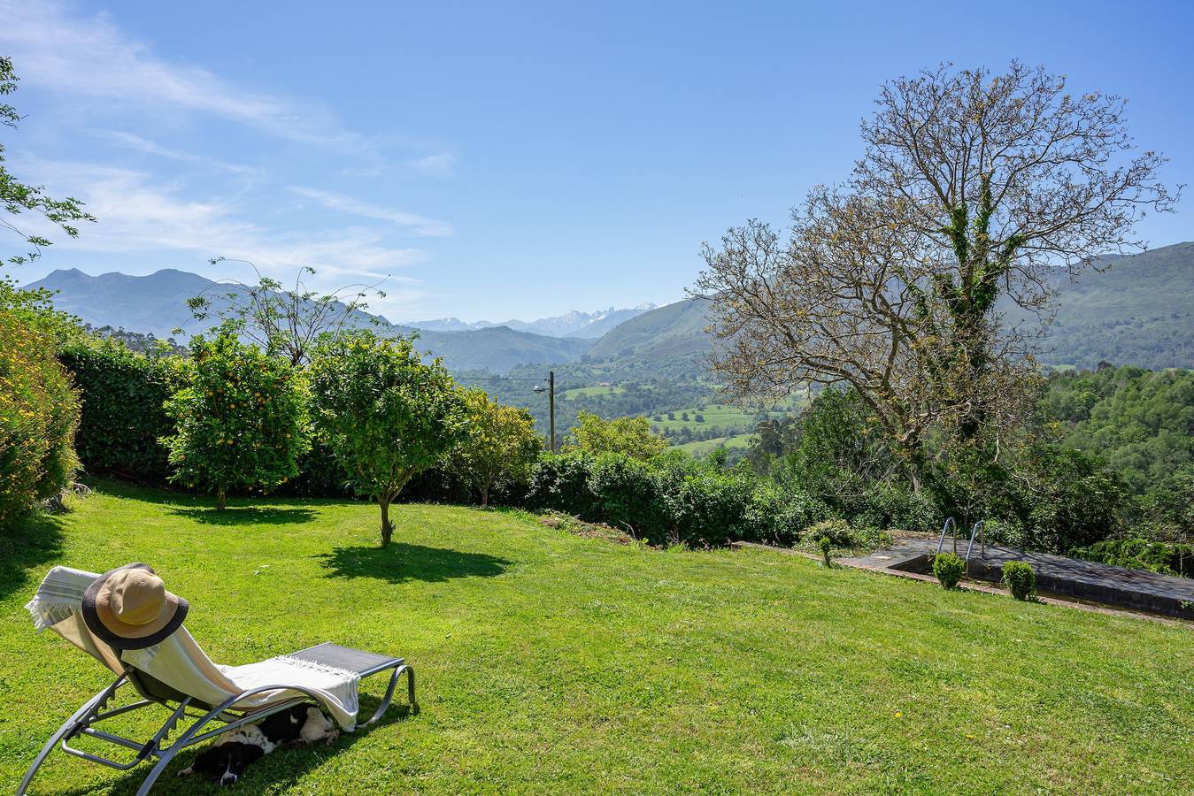 Holiday Home 'La Llosa Del Valle' with Mountain View, Private Terrace and Private Garden in Llanes, Costa Verde (Spain)