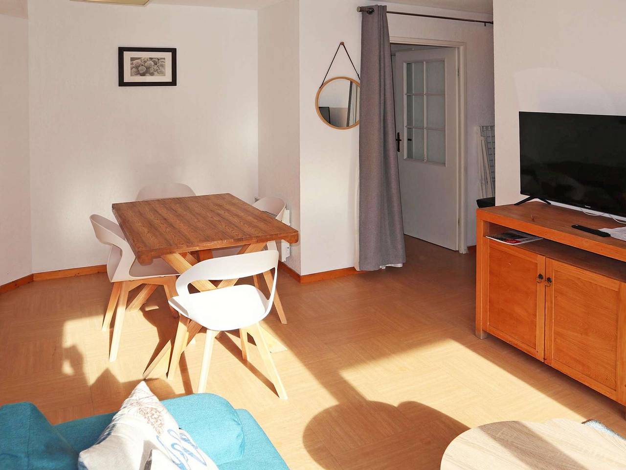 Entire apartment, Ski-in/Ski-out Apartment with Pool (6 pers) - Les Orres 1800 in Les Orres, Écrins National Park