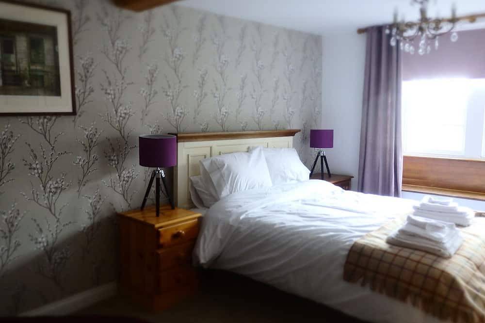 The Cotswolds -  The Lodge - Grade Ii listed cottage in the centre of Burford in Burford, Oxfordshire