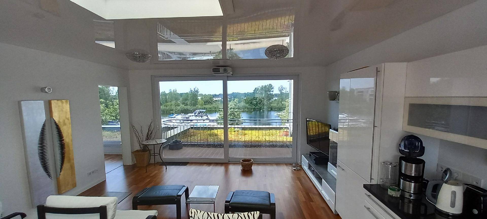 Ganze Ferienwohnung, Penthouse-Wohnung am großen Zernsee-Yachthafen in Plötzin, Werder