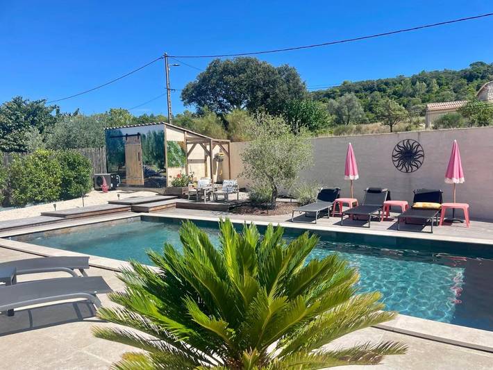 Location de vacances pour 8 personnes, avec vue ainsi que jardin et piscine, animaux acceptés à Saint-Just-et-Vacquières - 2