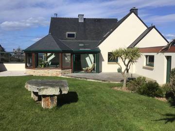 Gîte pour 6 personnes, avec terrasse ainsi que jardin et vue à Saint-Pabu
