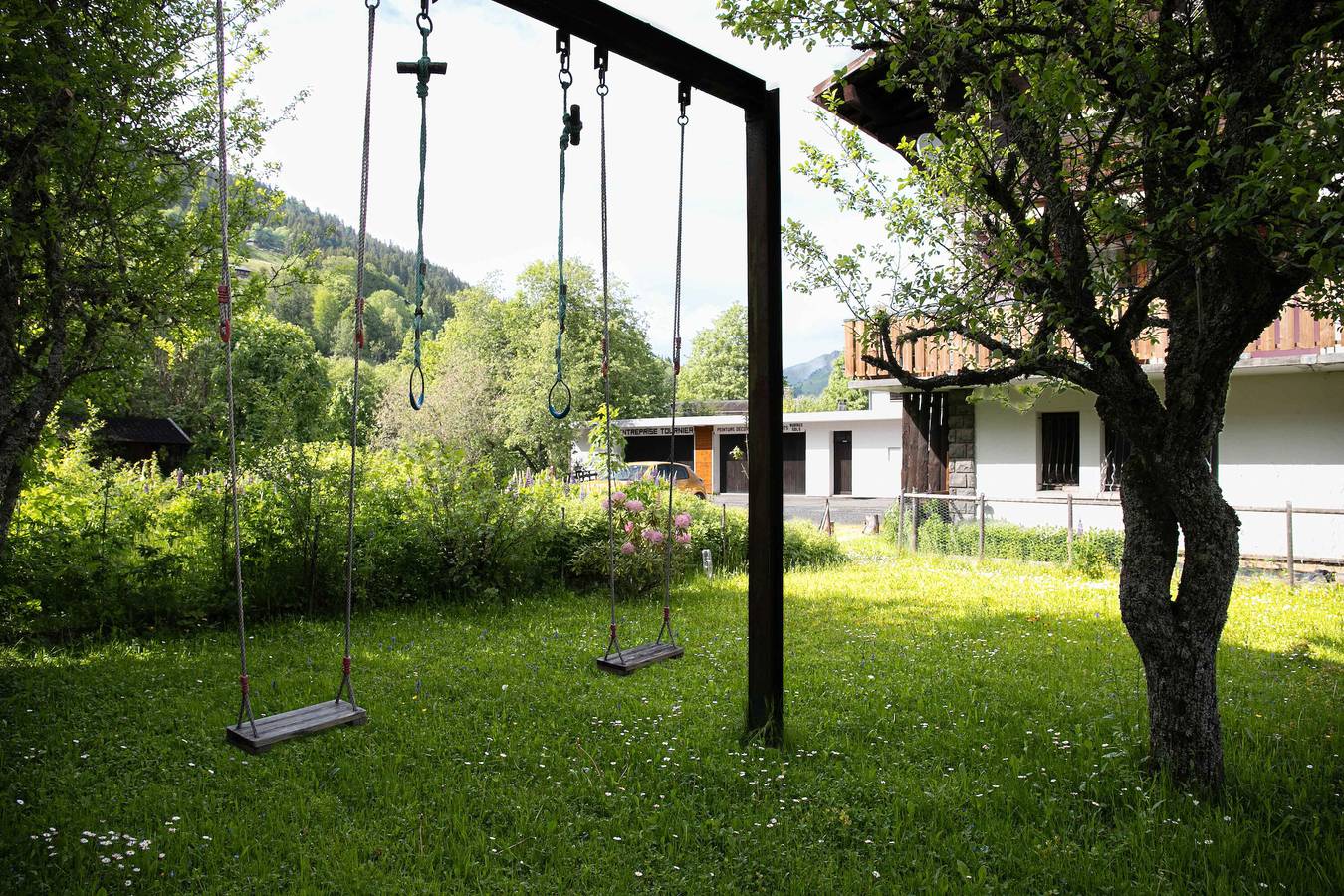Ganzes Studio, Ferienwohnung 'D3 - Chalet Tournier' mit Bergblick, Gemeinschaftsgarten und Wi-Fi in Les Gets, Les Portes du Soleil