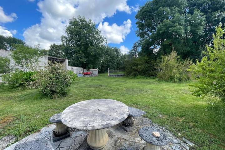 Location de vacances pour 7 personnes, avec jardin à Nantillé