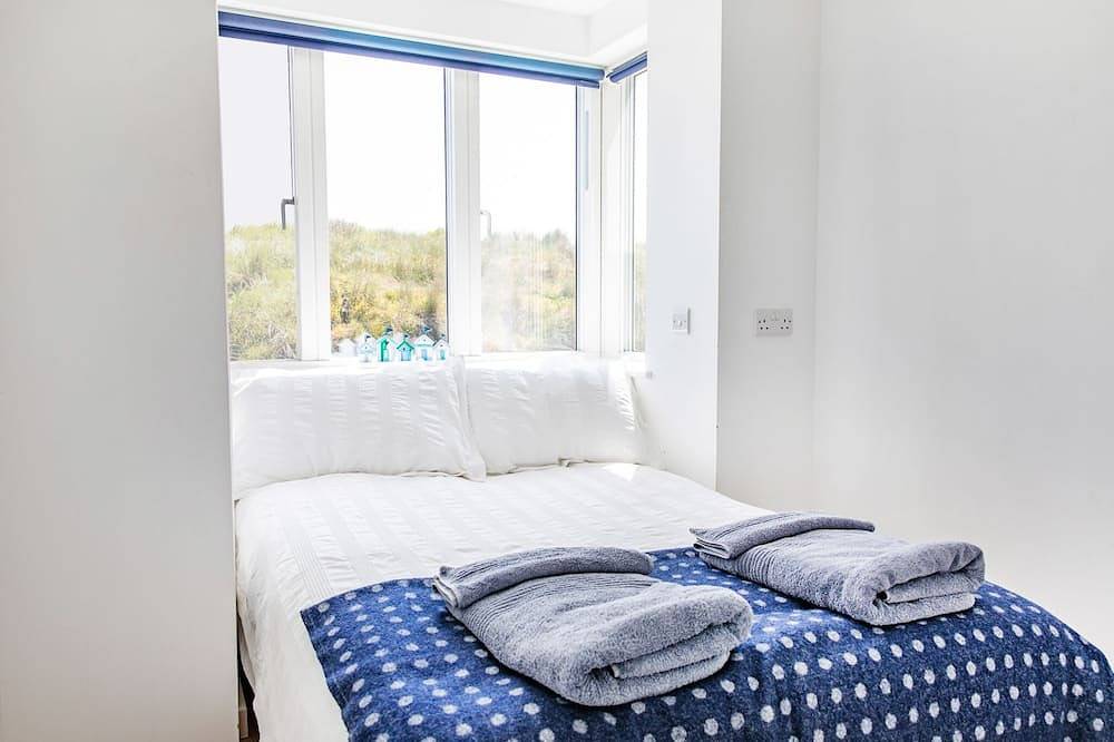 The Hutch - Seaside House In Southwold With Views Over The Dunes To The Sea in Southwold, Waveney District