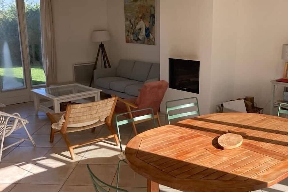 House surrounded by a garden, 5 mns walk from the beach. Saturday to Saturday. in Wissant, Boulogne-sur-Mer region