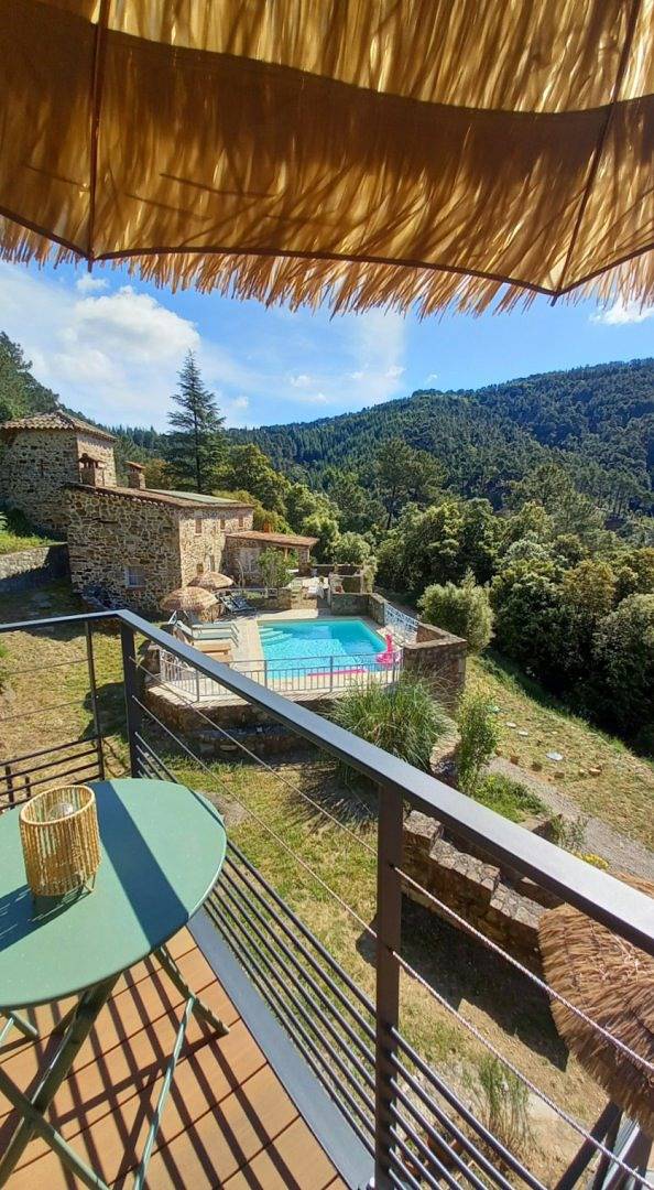 Gîte pour 2 personnes, avec jardin et piscine