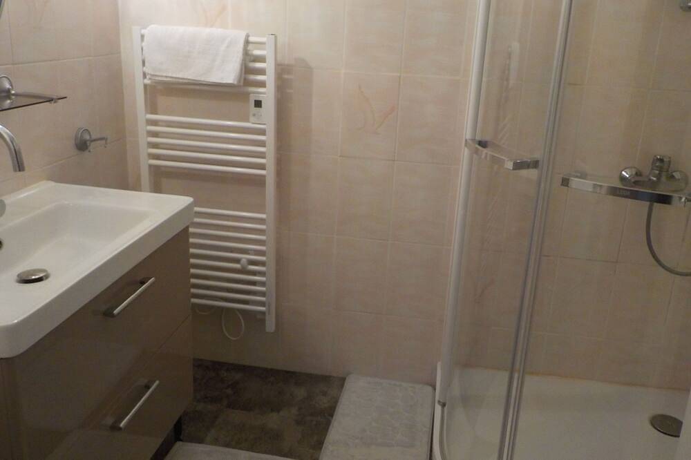 Entire apartment, Charmant Appartement Dans Maison De Caractere in Saint-Brice-sur-Vienne, Rochechouart region