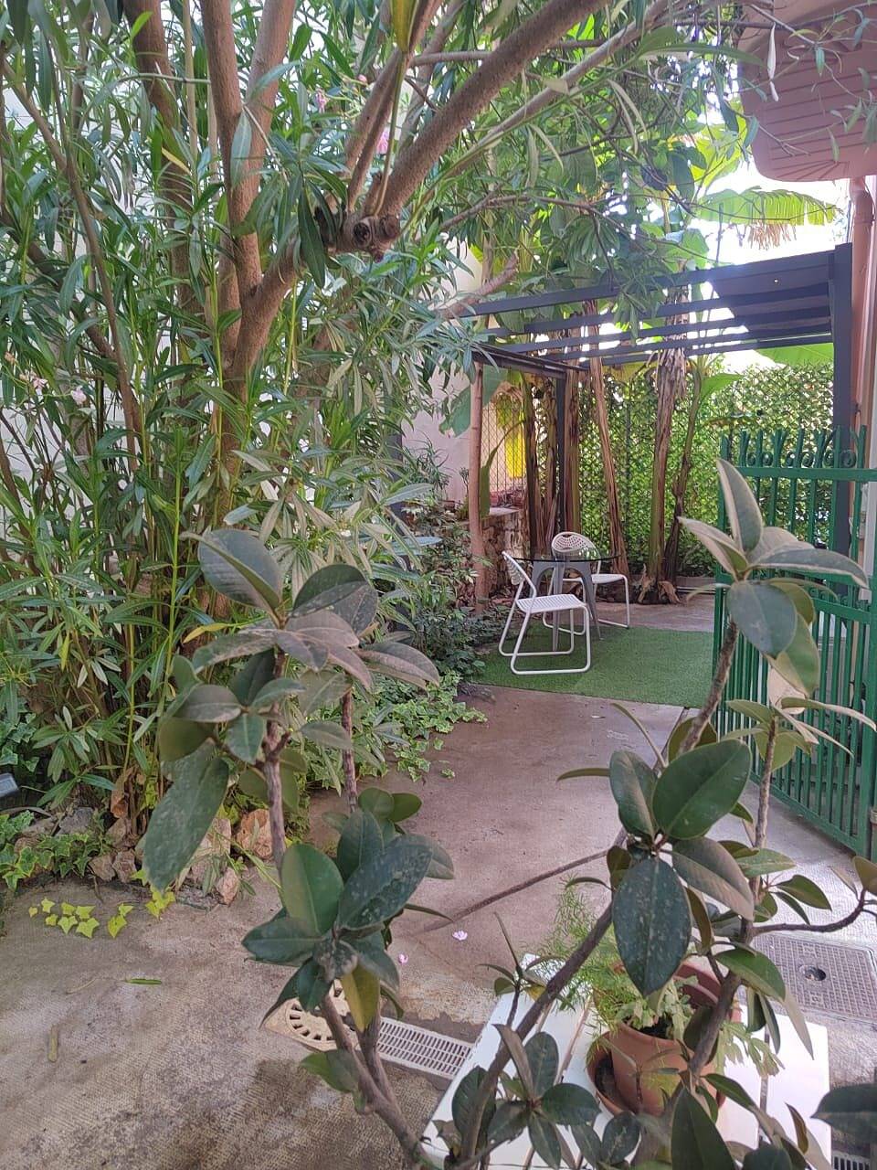 Entire studio, Sleeps2-Studio-Gardenterrace-Walktomontecarlo in Beausoleil, Mediterranean Coast (France)