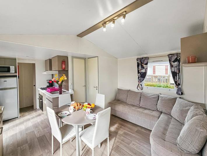 Camping pour 5 personnes, avec jacuzzi ainsi que piscine et jardin