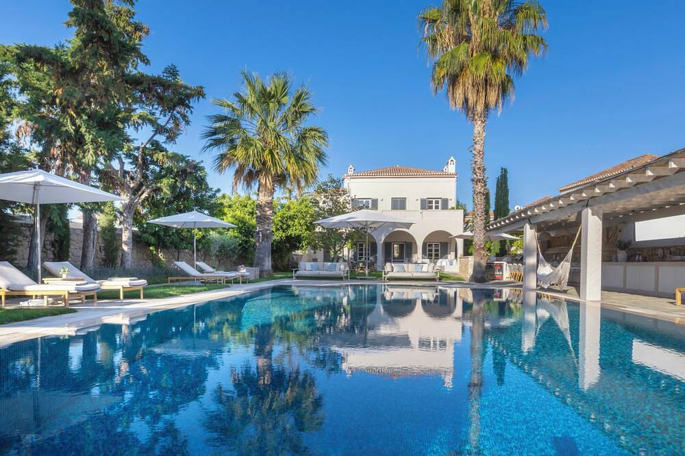 Ultra Luxurious 9-bedroom residence in Spetses, fully staffed with private chef in Spetses City, Spetses