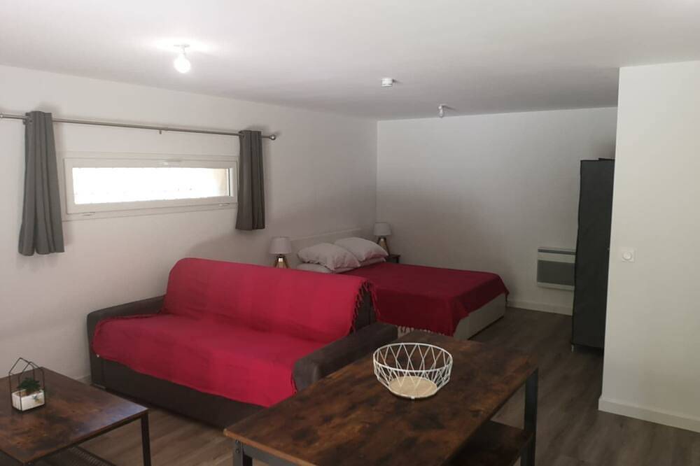 Geheel appartement, Le Grenadier Studio bas de villa in Saint-Mitre-les-Remparts, Istres en omgeving