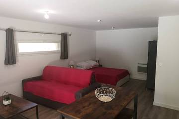 Gîte pour 4 personnes, avec jardin et piscine à Saint-Mitre-les-Remparts