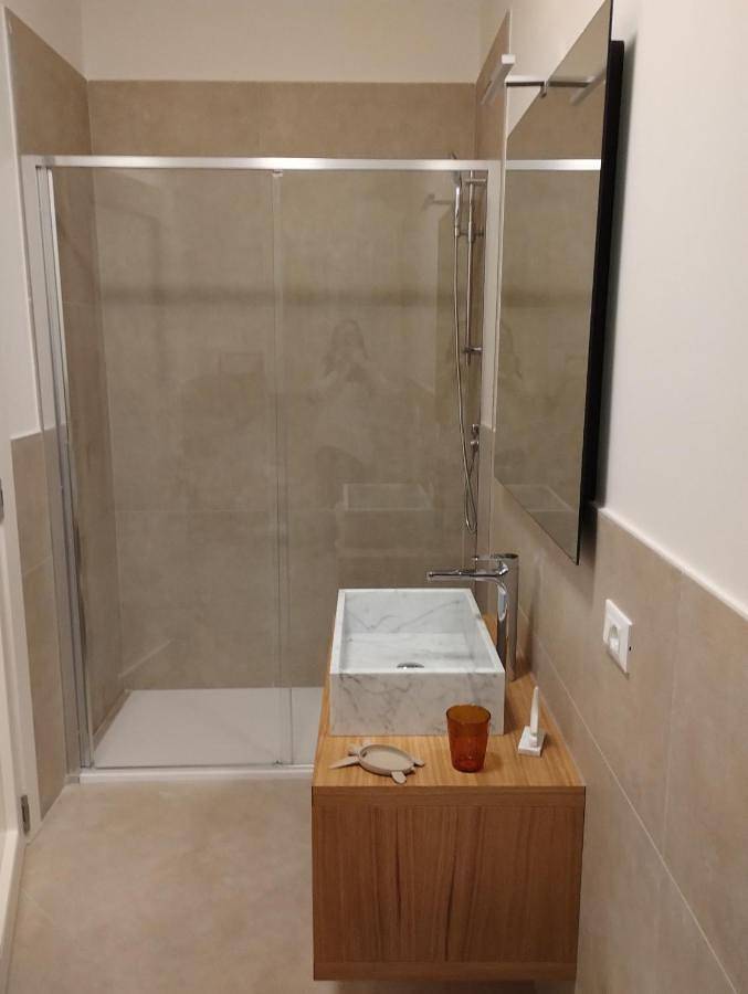 Maison d’hôte pour 3 personnes, avec terrasse ainsi que jardin et piscine à Carrare - 2