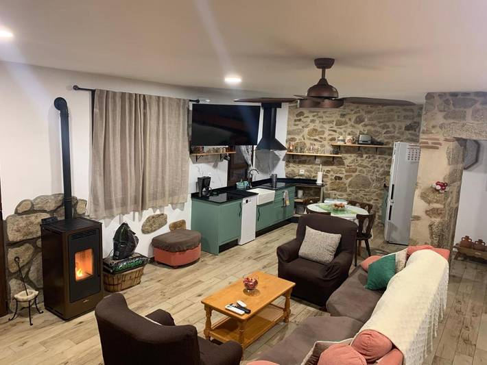 Casa de vacaciones para 8 personas, con piscina además de jardín y vistas en Valle del Ambroz