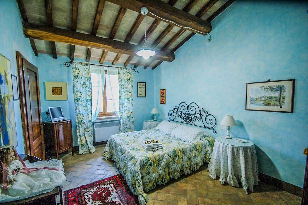 Typical stone villa with private pool, air conditioning 3km village in Collazzone, Provincia de Perugia