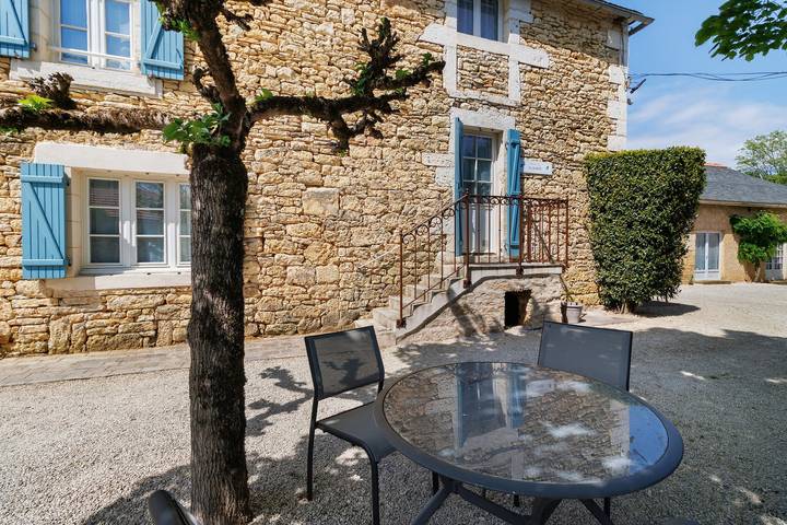 Location de vacances pour 6 personnes, avec jardin, adapté aux familles à Jayac