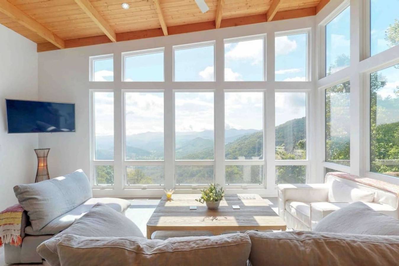 Sky-High Mountain Luxury w/ Jaw dropping Views in Haywood County