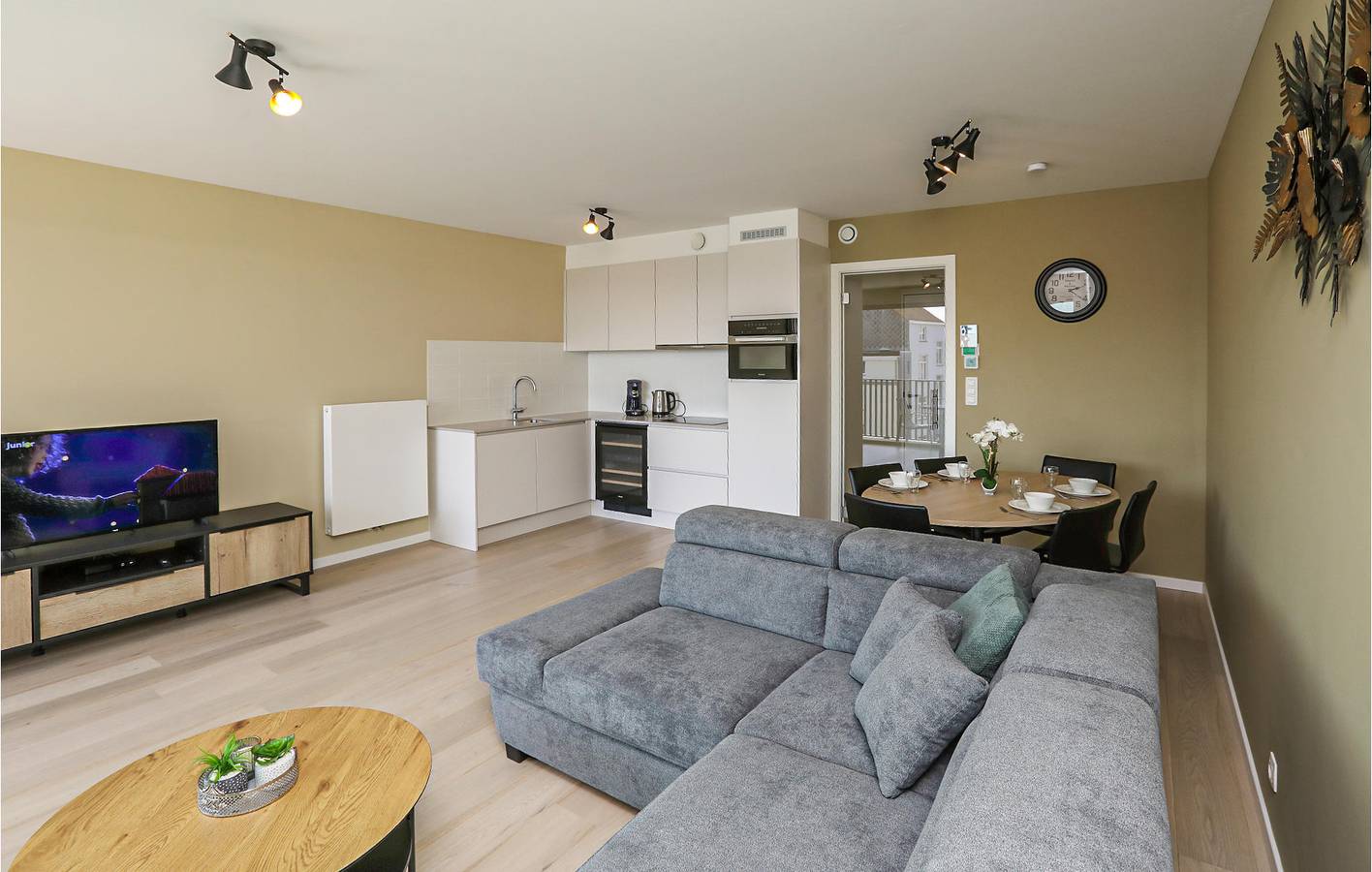 Apartamento vacacional entero, Apartamento de vacaciones para 6 personas con terraza in Ciudad de Ostende, Ostende