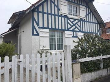 Gîte pour 6 personnes, avec terrasse dans Plage Riva-Bella