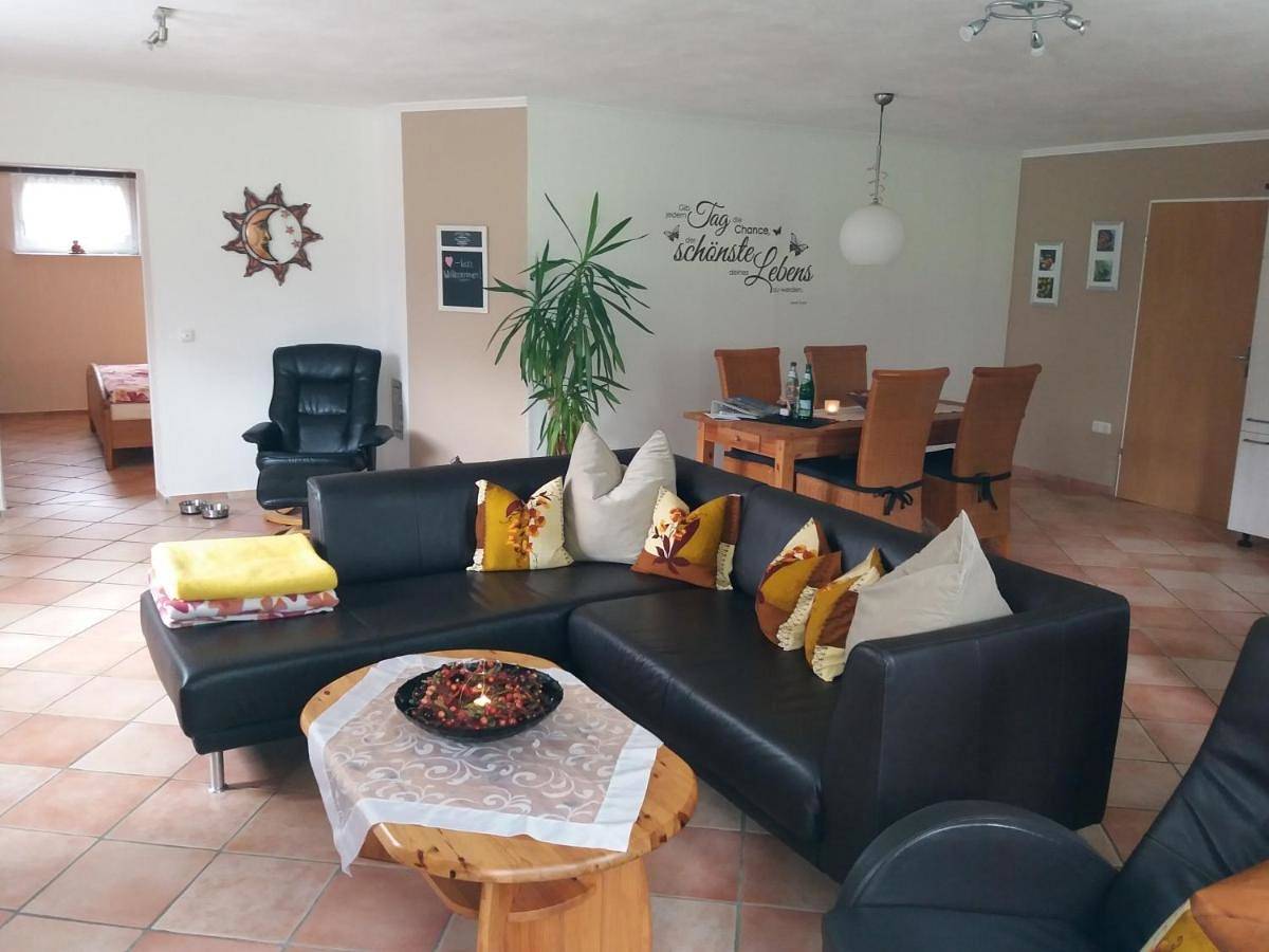 Ganze Wohnung, Ferienwohnung für 5 Personen mit Garten in Üdersdorf, Vulkaneifel