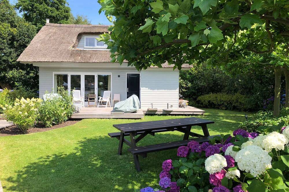 Charmantes strohgedecktes Lakehouse mit umgebenem Garten, Trampolin und Wassersport moglichkeiten. in Haren, Groningen und Umgebung