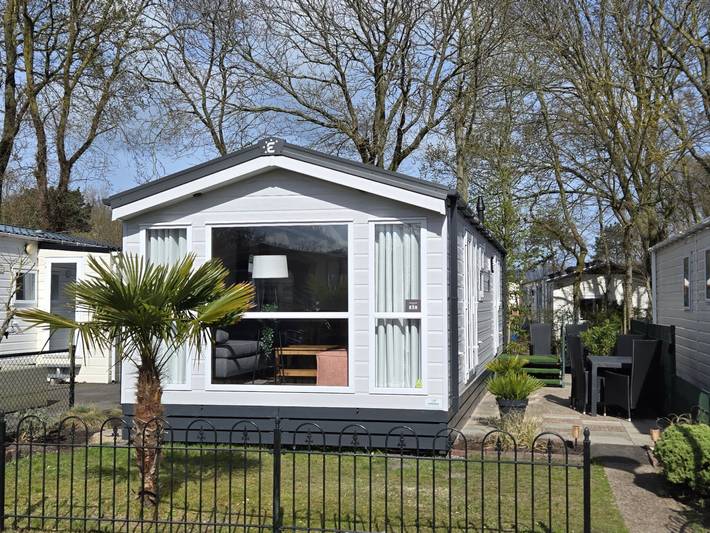 Ferienpark für 4 Personen, mit Terrasse und Pool in Den Haag