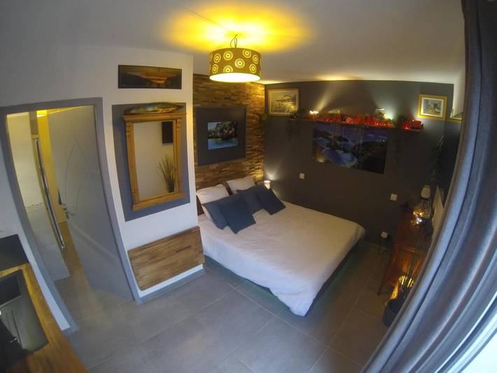 Gîte pour 2 personnes, avec jacuzzi et jardin à Cuges-les-Pins - 4