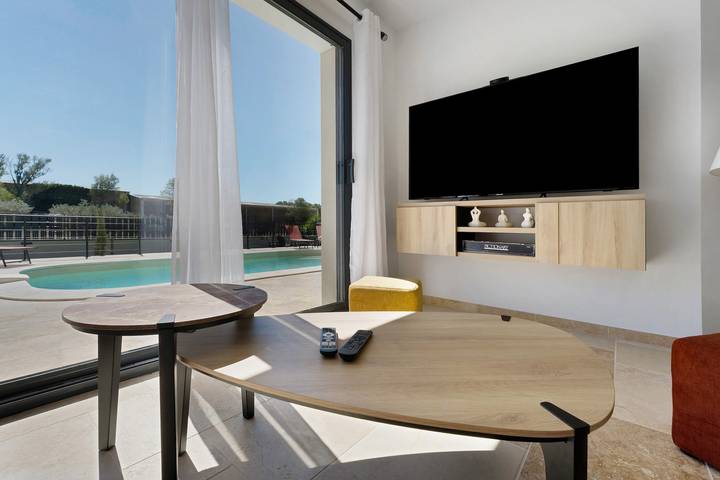 Villa nuova a Tavel per 9 persone con piscina privata, Wi-Fi e aria condizionata in Tavel, Nimes e dintorni