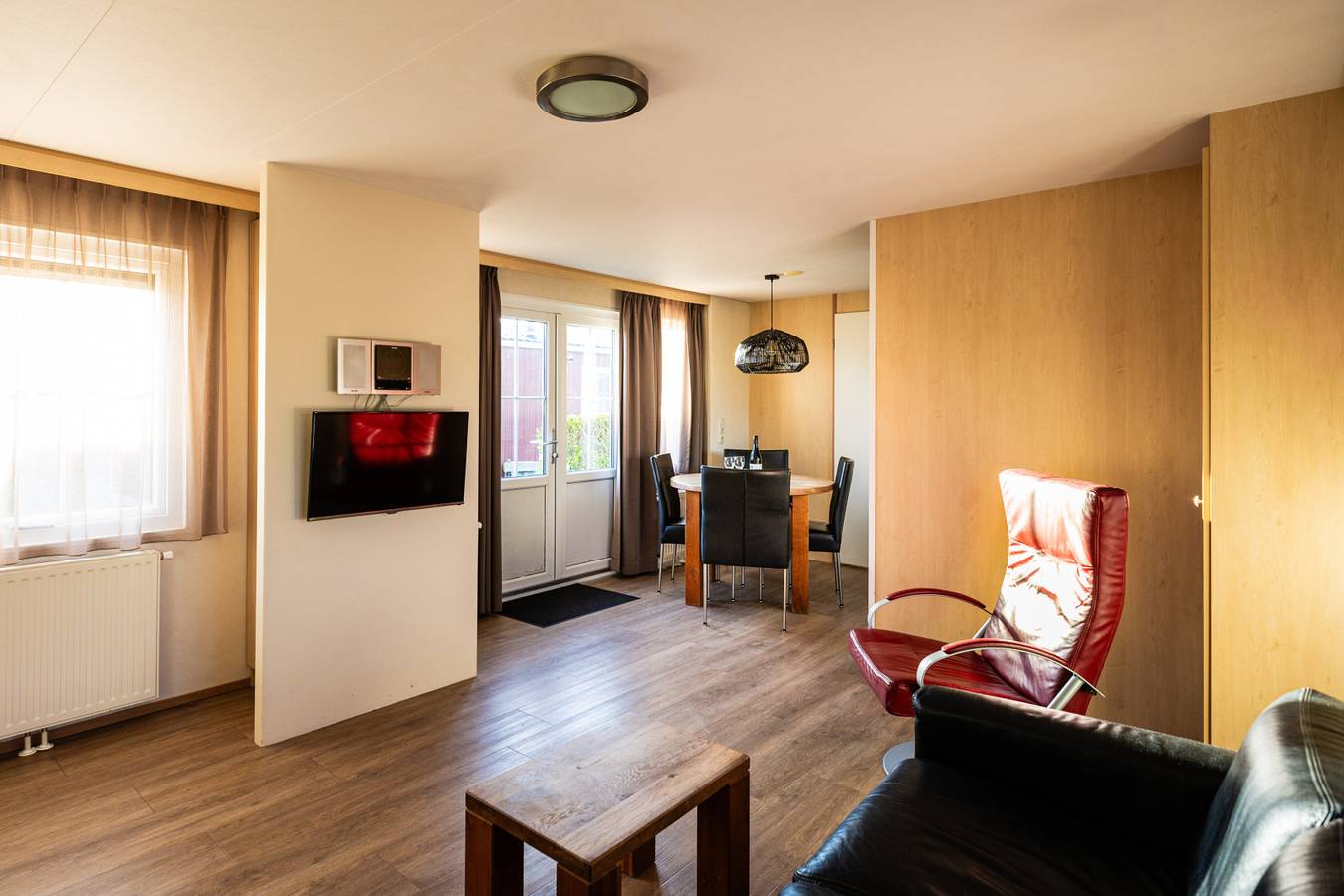 Charmantes Dünenbungalow für 4 Personen mit Terrasse in einem naturnahen Ferienpark in Oosterend, Westfriesische Inseln