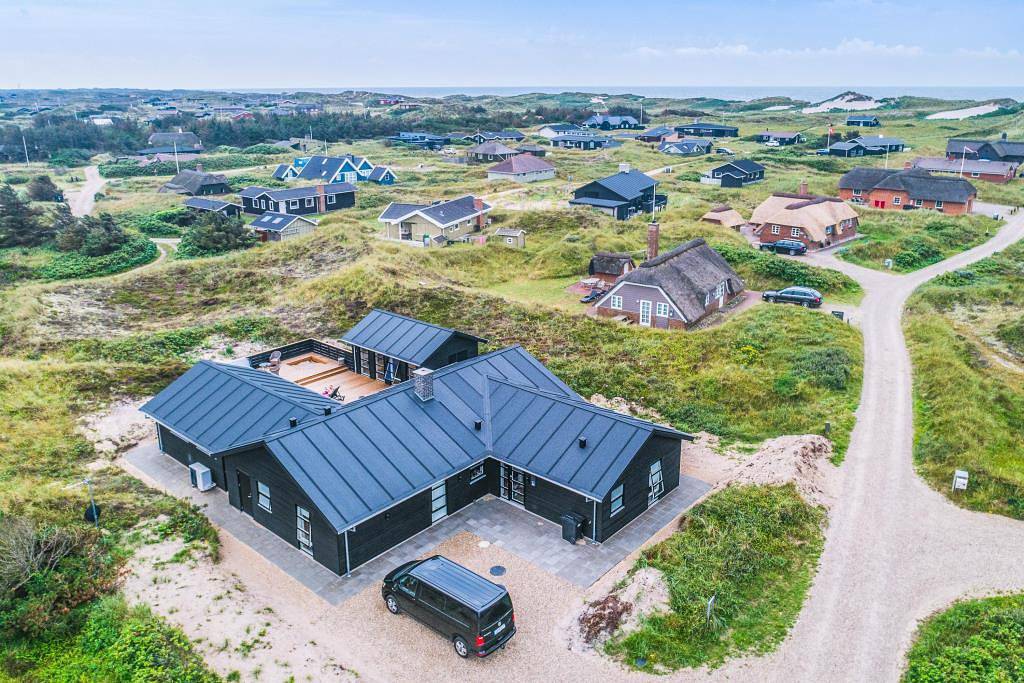 Schönes Ferienhaus mit Pool und Außenwhirlpool, 2 Hunde in Søndervig, Holmsland Klit