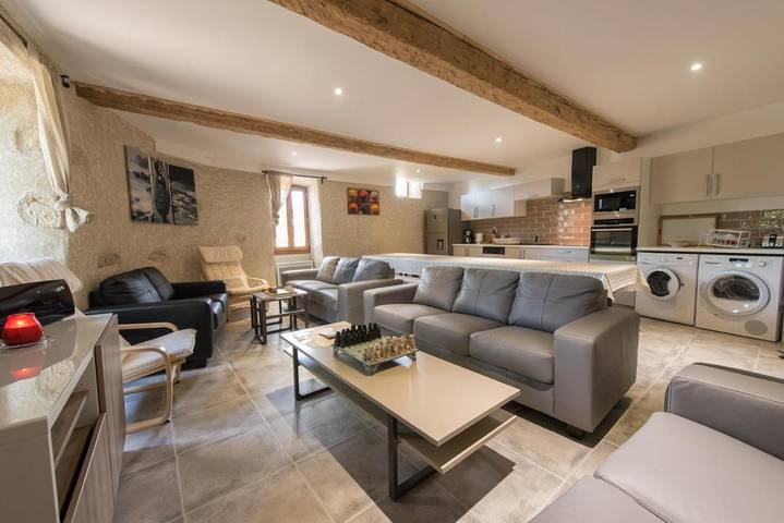 Gîte pour 14 personnes, avec piscine ainsi que jardin et vue à Ouveillan - 2