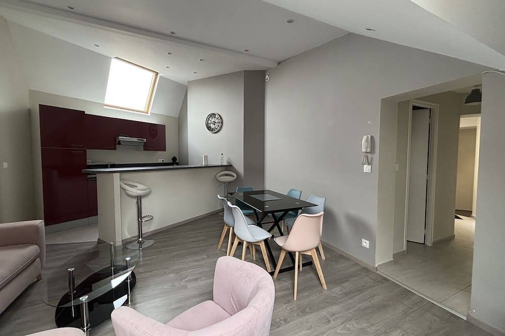 Entire apartment, Just Steps from Palais Jacques Cœur – Comfortable in Bourges, Bourges region