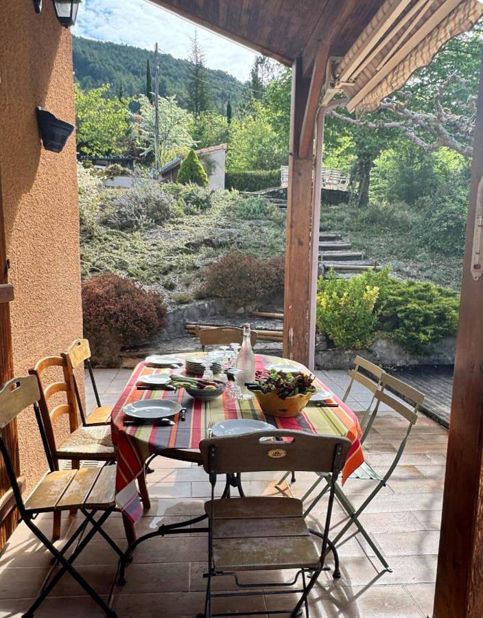 Location de vacances pour 7 personnes, avec vue ainsi que jardin et piscine, animaux acceptés à Saillans - 3