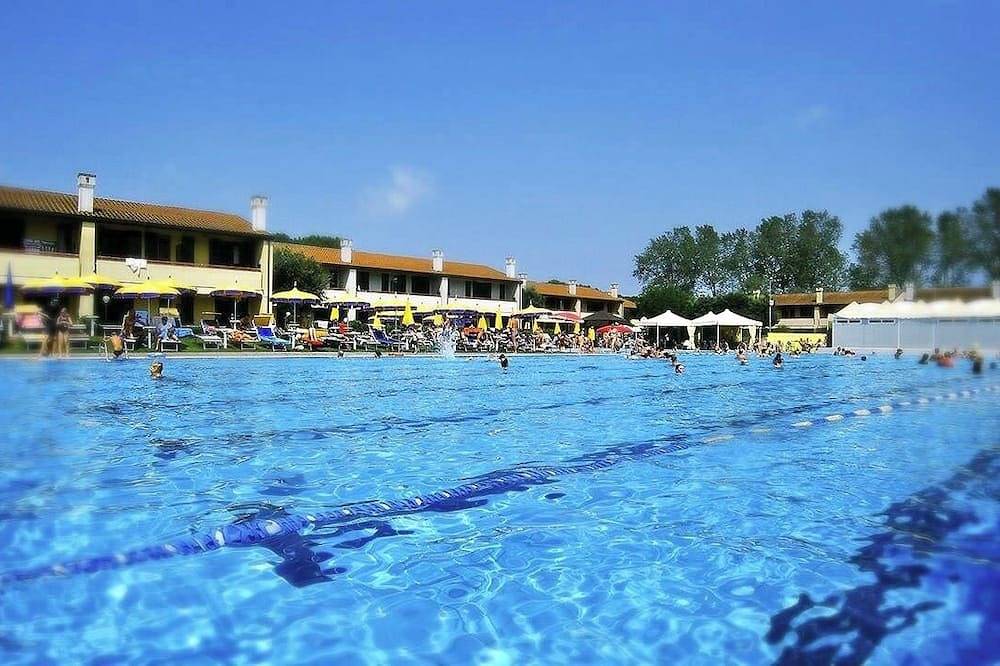 Entire apartment, Apartments nestled in the pine forest of Rosolina Mare, just a few steps from the sea. in Rosolina, Polesine