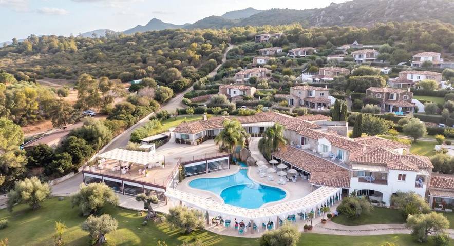 Bungalow für 2 Personen, mit Balkon und Terrasse sowie Whirlpool und Garten in Costa Rei