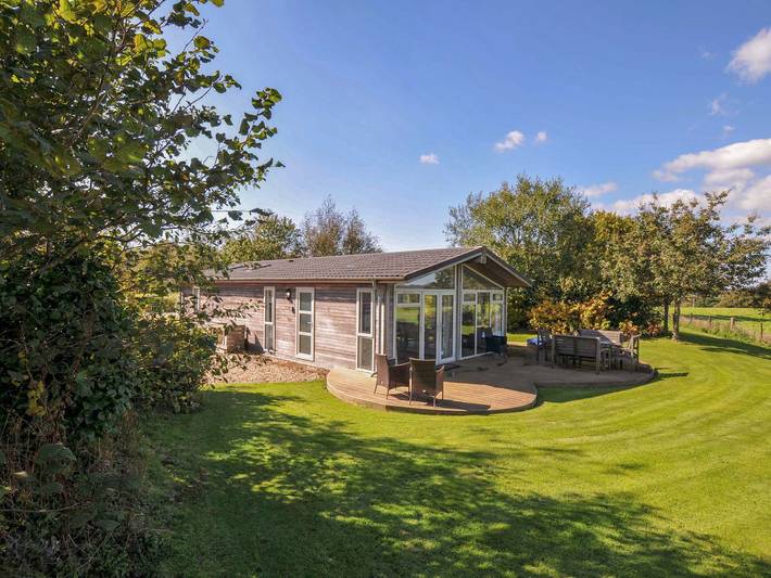 Lodge for 6 people, with hot tub and garden in Cornwall